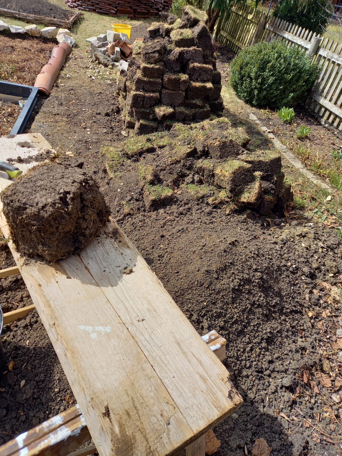 Wie setzt sich unser Gartenboden zusammen? Bodenanalyse mit der Schlämmprobe Jofi's Gartenblog Wie setzt sich unser Gartenboden zusammen? Bodenanalyse mit der Schlämmprobe Jofi's Gartenblog